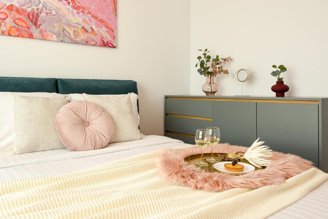 Eye Candy Romexpo 2-Bedroom With Free Parking Бухарест Екстер'єр фото