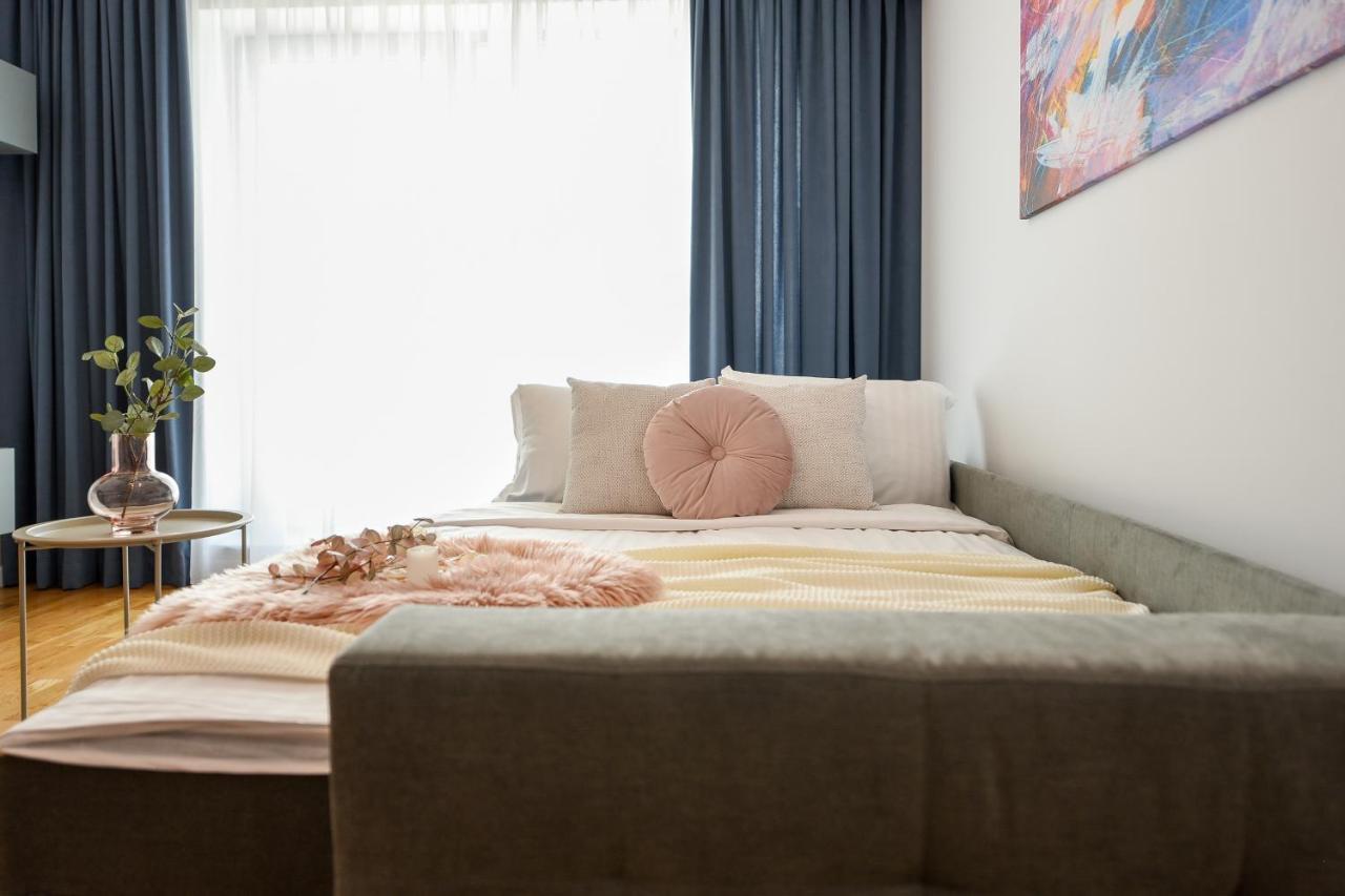 Eye Candy Romexpo 2-Bedroom With Free Parking Бухарест Екстер'єр фото