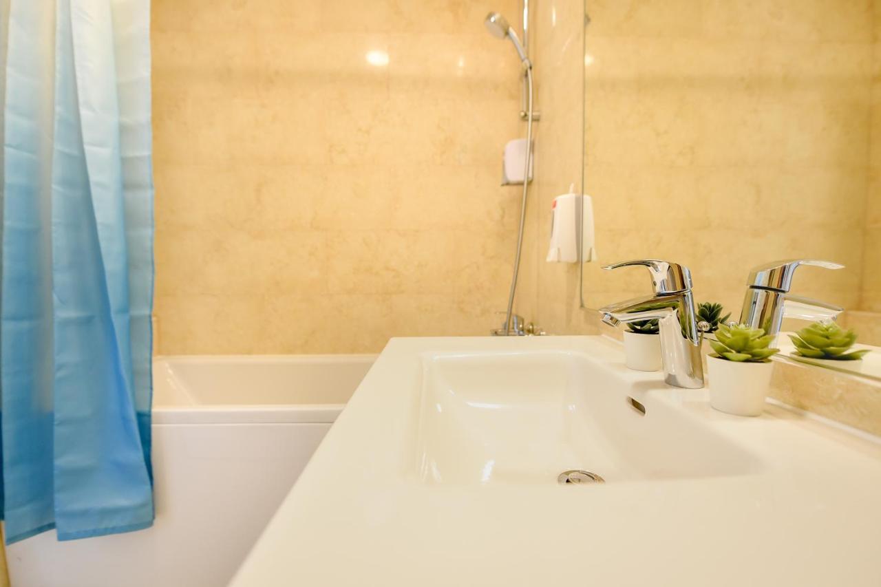 Eye Candy Romexpo 2-Bedroom With Free Parking Бухарест Екстер'єр фото