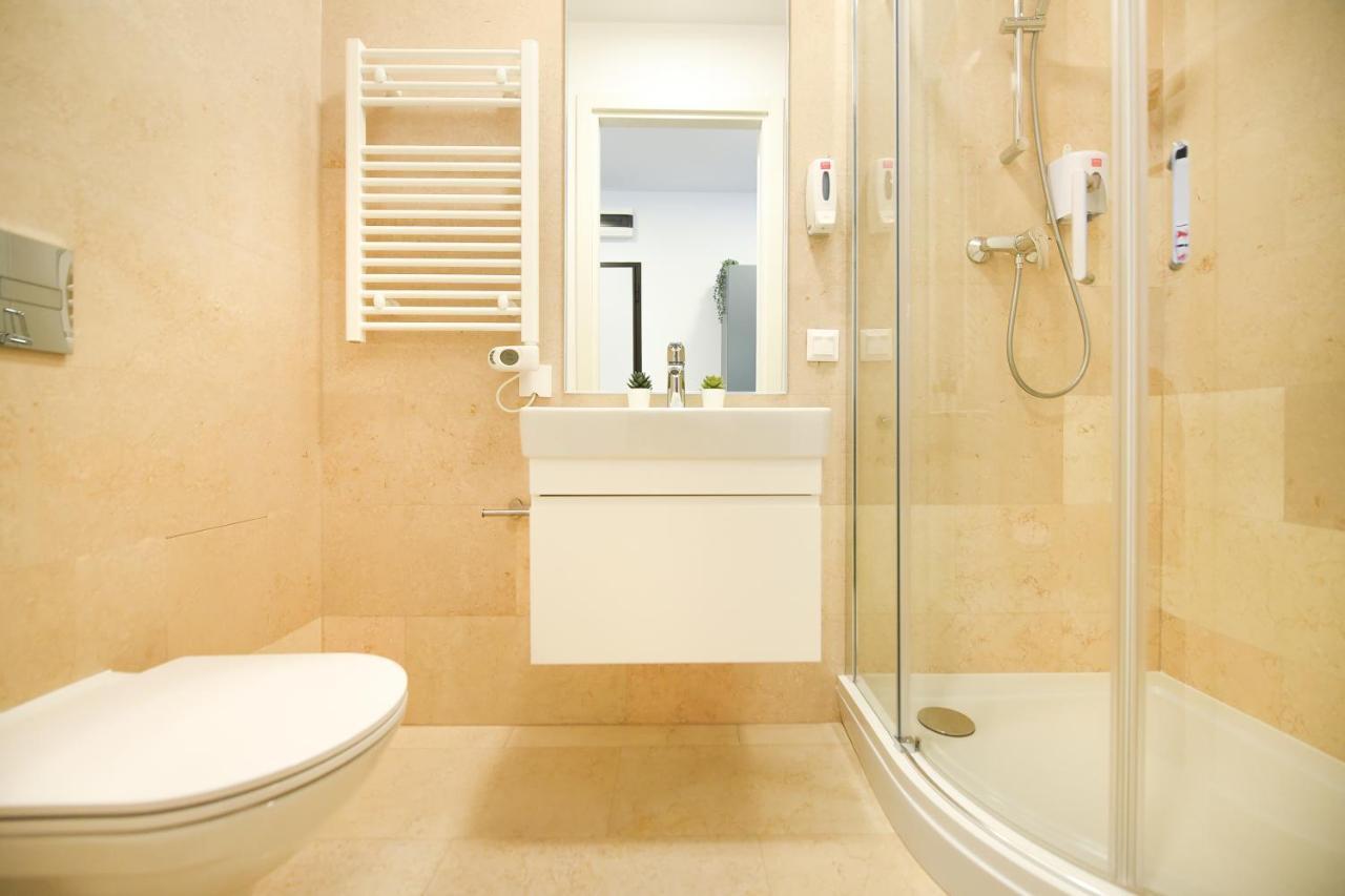 Eye Candy Romexpo 2-Bedroom With Free Parking Бухарест Екстер'єр фото