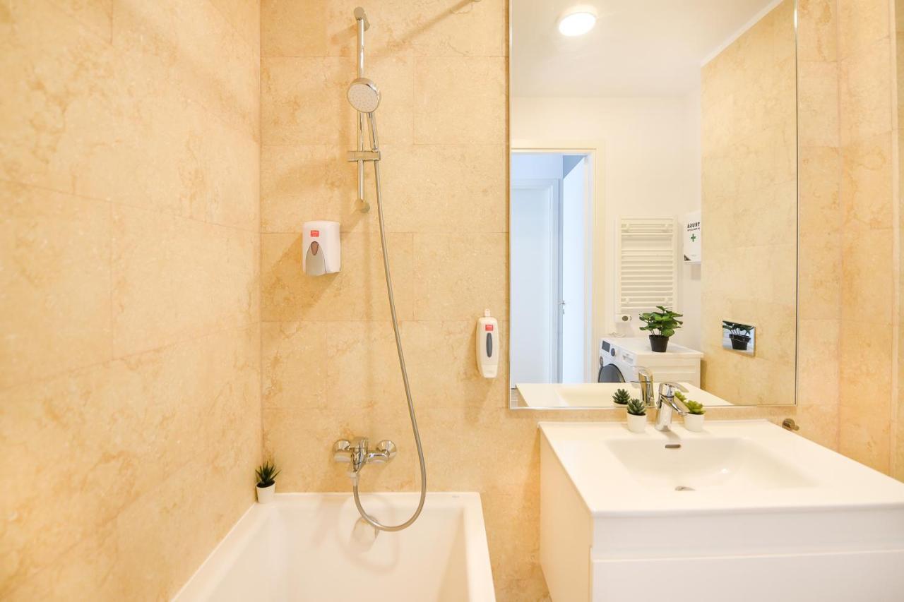 Eye Candy Romexpo 2-Bedroom With Free Parking Бухарест Екстер'єр фото