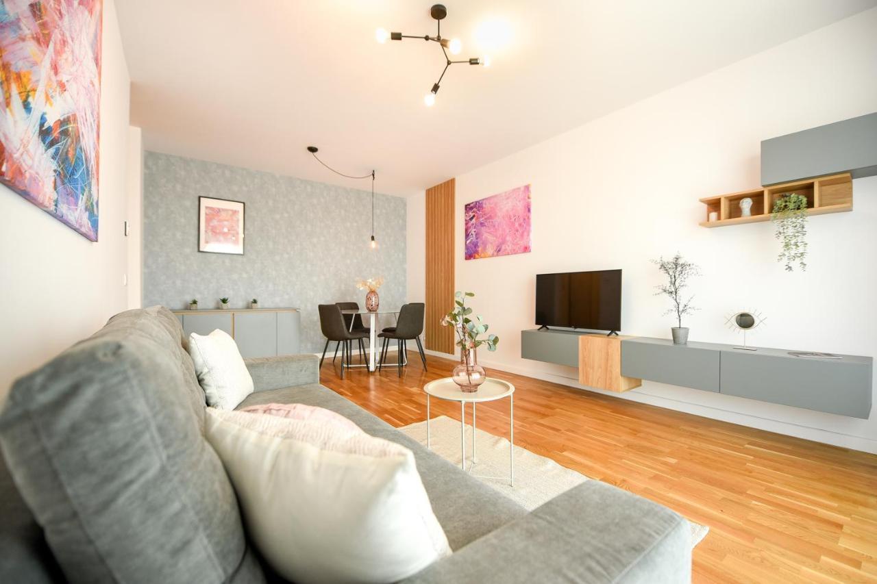 Eye Candy Romexpo 2-Bedroom With Free Parking Бухарест Екстер'єр фото
