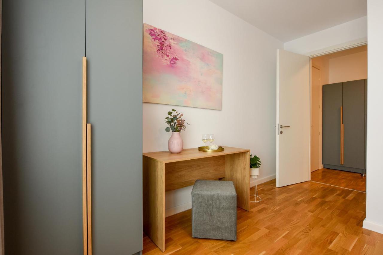 Eye Candy Romexpo 2-Bedroom With Free Parking Бухарест Екстер'єр фото