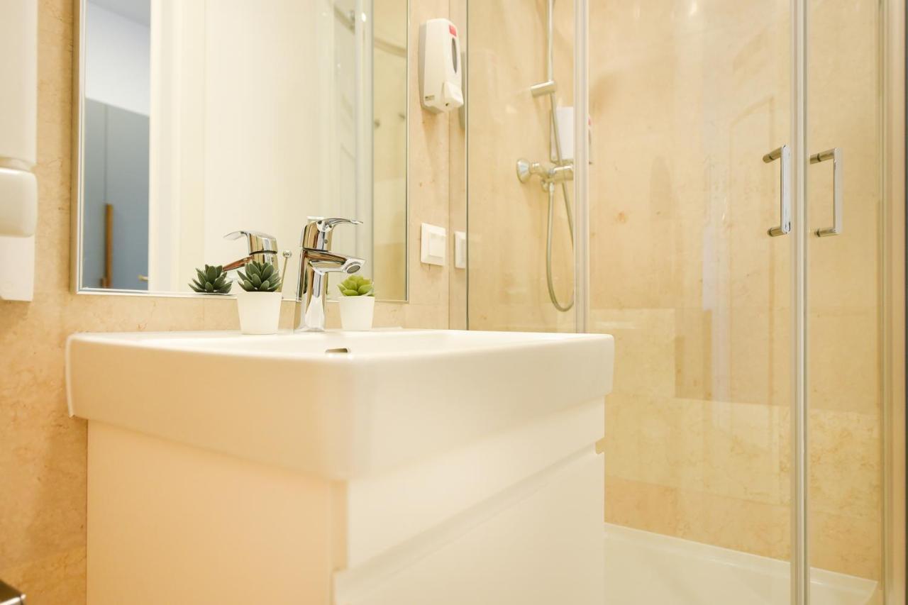 Eye Candy Romexpo 2-Bedroom With Free Parking Бухарест Екстер'єр фото