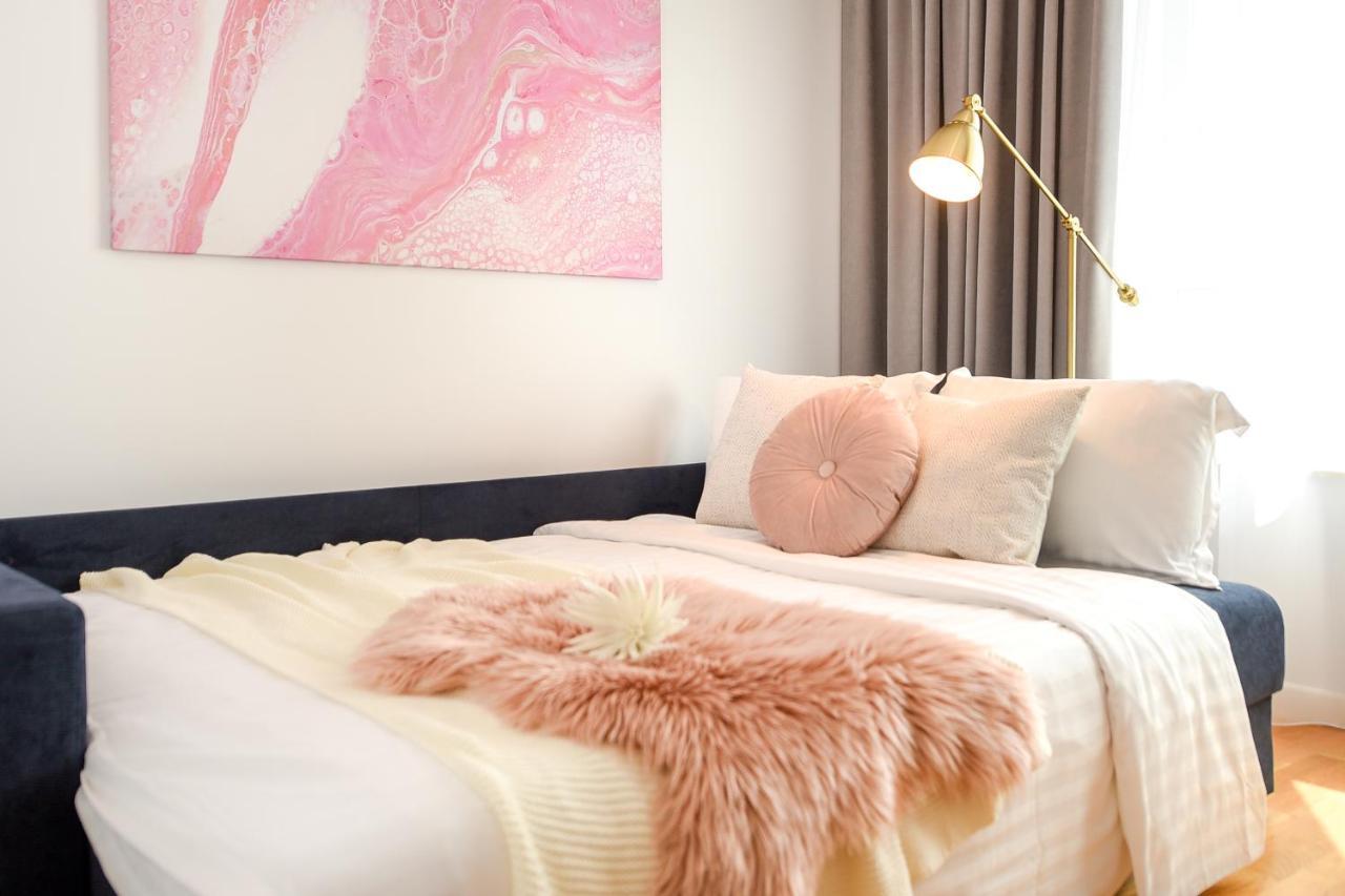 Eye Candy Romexpo 2-Bedroom With Free Parking Бухарест Екстер'єр фото